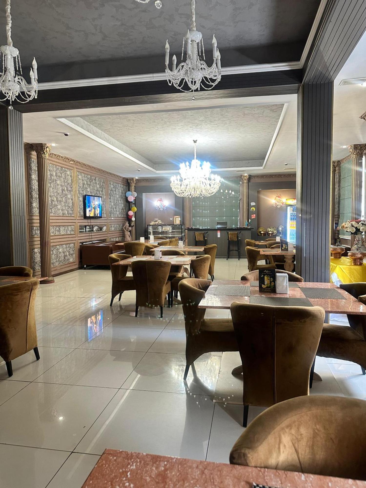 Lion Hotel Астана Екстериор снимка