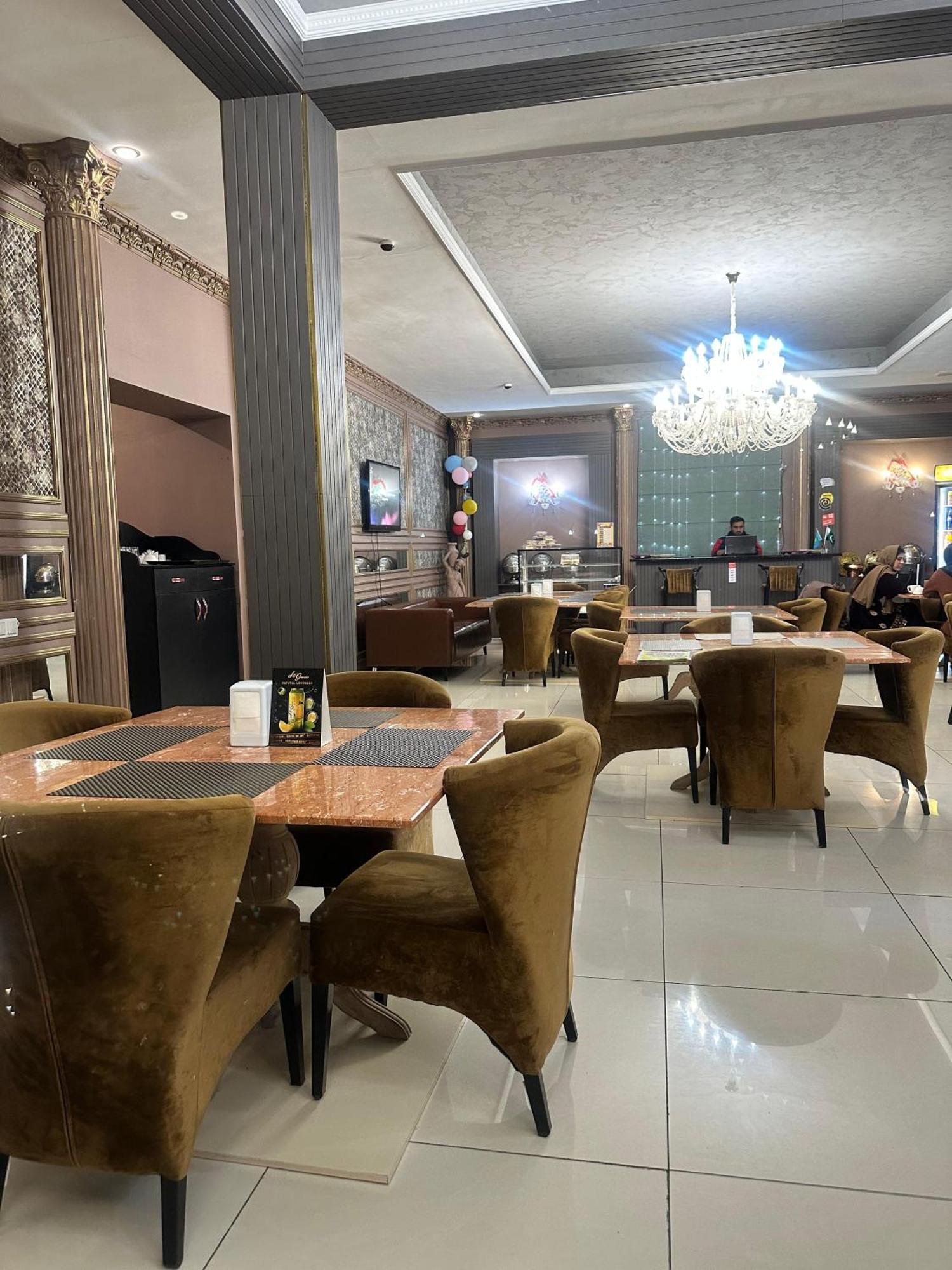 Lion Hotel Астана Екстериор снимка
